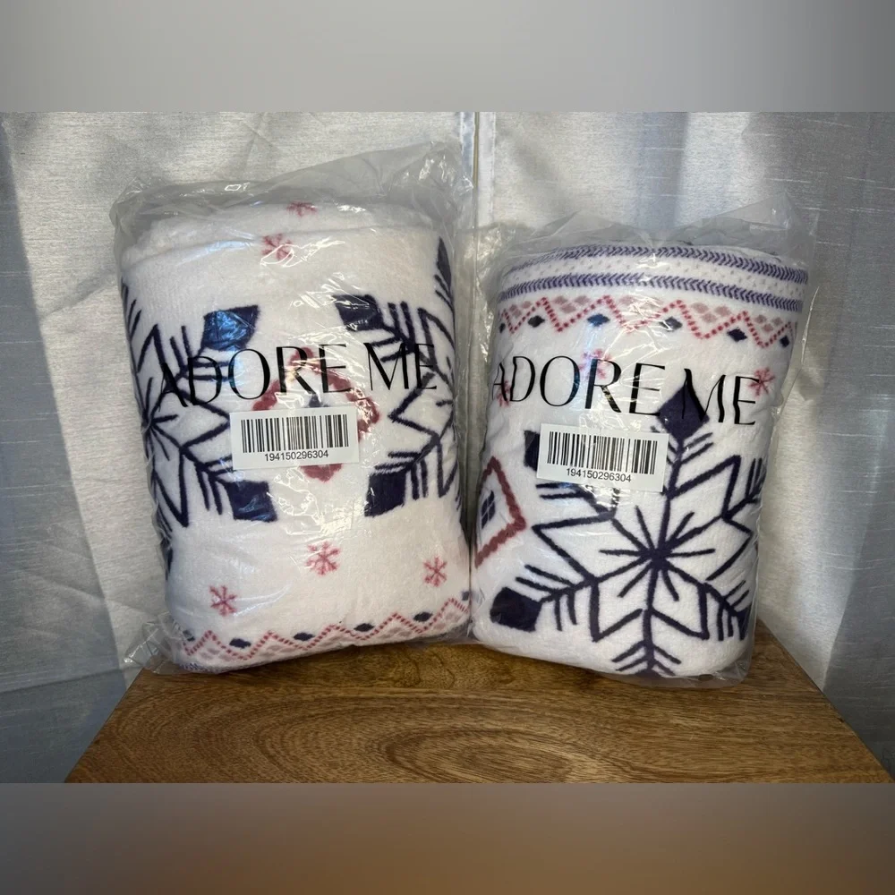 Adore Me Festive White and Navy Blanket